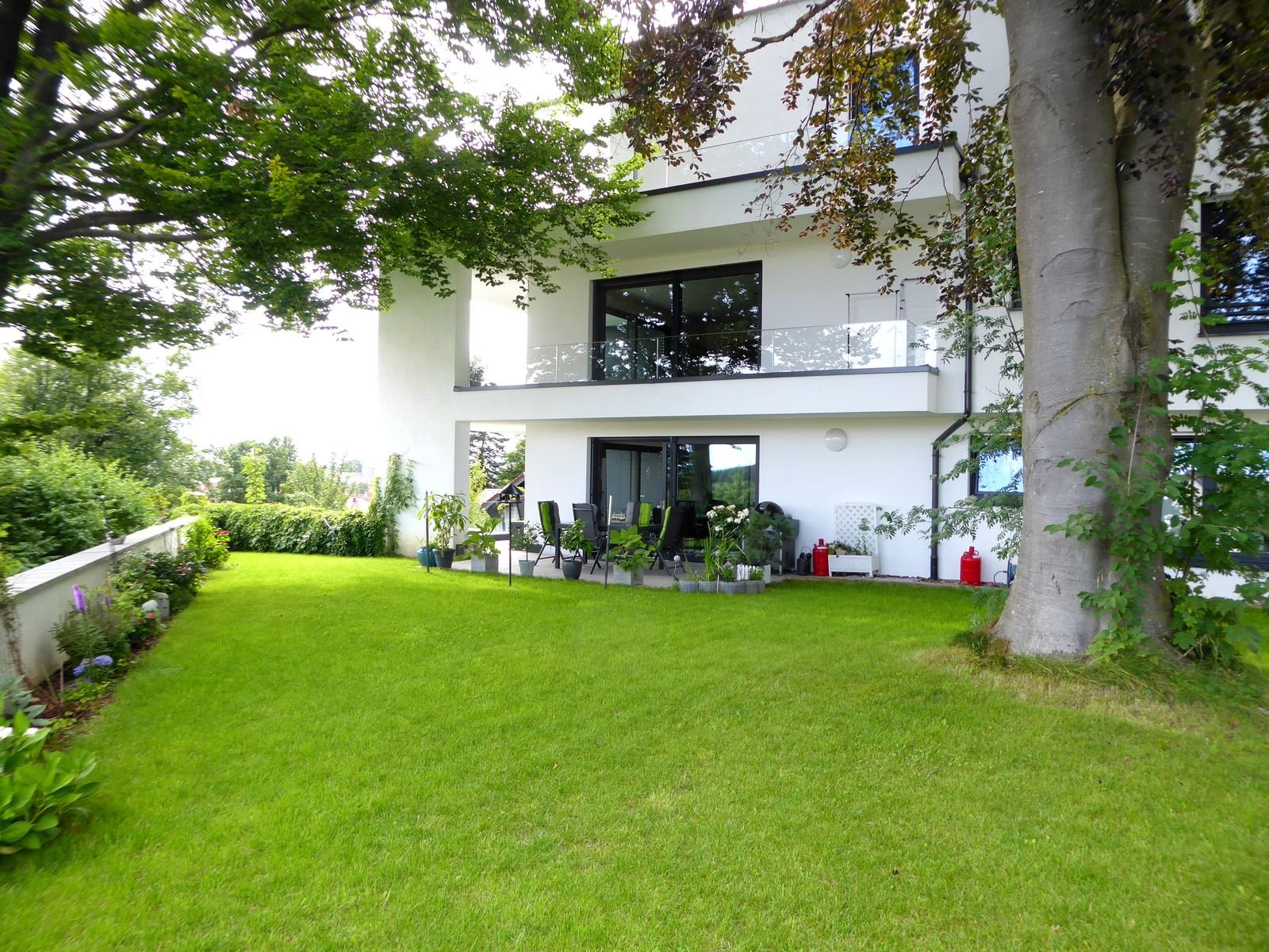 Exklusiv ausgestattete 3,5-Zimmer-Wohnung mit Balkon, Terrasse und Garten in Senden/Wullenstetten.